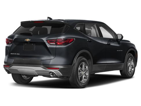 Used 2025 Chevrolet Blazer LT FWD image 2
