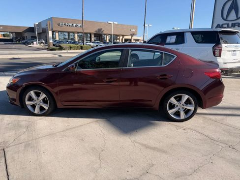 Used 2015 Acura ILX w/ Technology Package FWD image 2