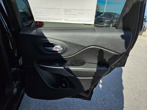 Used 2022 Jeep Cherokee Limited image 31