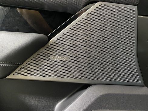 Used 2022 Land Rover Range Rover Velar R-Dynamic S image 26