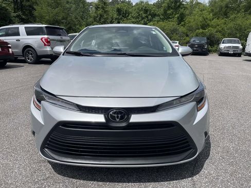 Used 2025 Toyota Corolla LE FWD image 8