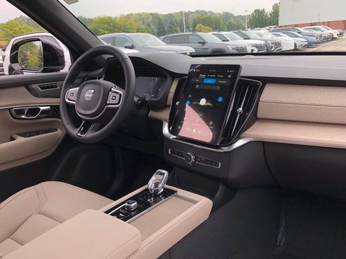 New 2026 Volvo XC90 B6 Plus w/ Protection Package Premier image 18