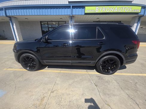 Used 2018 Ford Explorer Sport w/ Equipment Group 401A AWD/4WD image 2