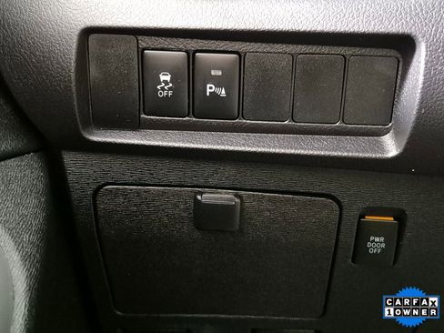 Used 2019 Toyota Sienna SE image 16