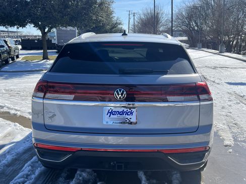 Certified 2025 Volkswagen Atlas Cross Sport SE w/ Panoramic Sunroof Package image 9