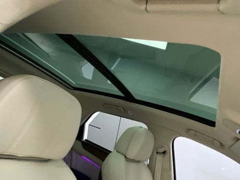 Used 2024 Bentley Bentayga image 24