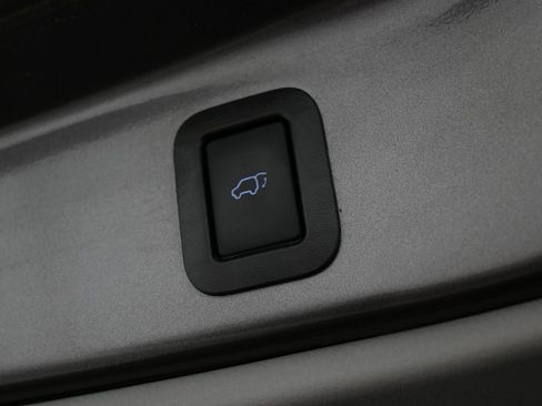 Used 2019 Toyota Highlander Limited image 26