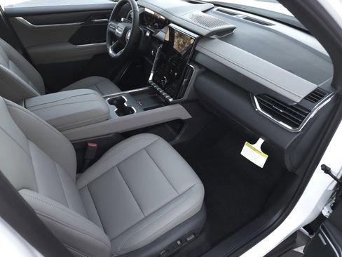 New 2026 GMC Acadia Elevation w/ Elevation Premium Package FWD image 38
