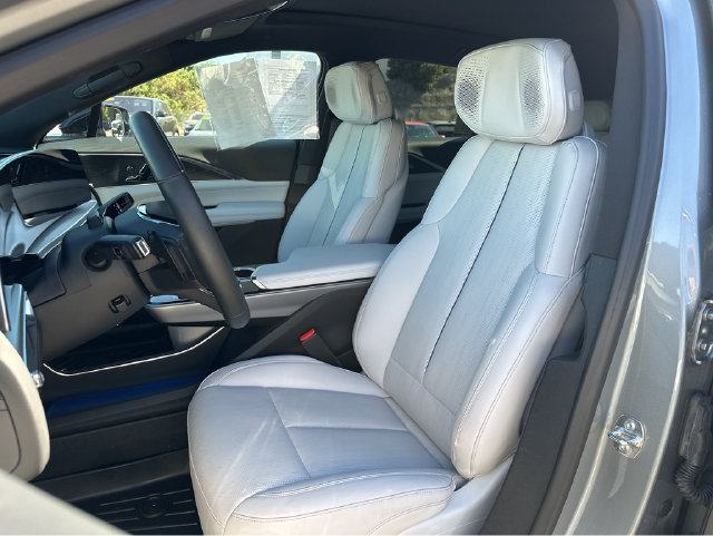 Certified 2024 Cadillac Lyriq Luxury AWD/4WD image 25