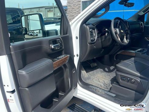 Used 2023 Chevrolet Silverado 3500 High Country image 15