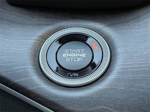 New 2025 Jeep Grand Cherokee Limited w/ Luxury Tech Group II image 28