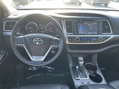 Used 2017 Toyota Highlander Limited FWD image 16