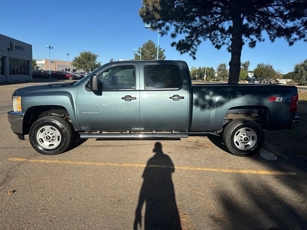 Used 2011 Chevrolet Silverado 2500 LT w/ Interior Plus Package AWD/4WD image 13