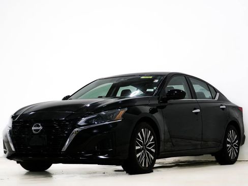 Used 2023 Nissan Altima 2.5 SV image 3