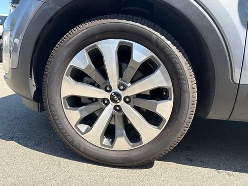 Used 2022 Kia Telluride S FWD image 6