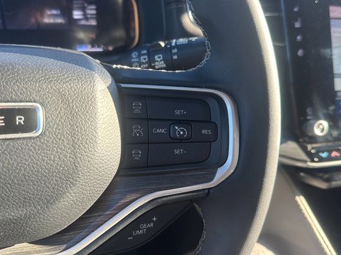 Used 2023 Jeep Wagoneer Series III w/ Premium Group I image 39