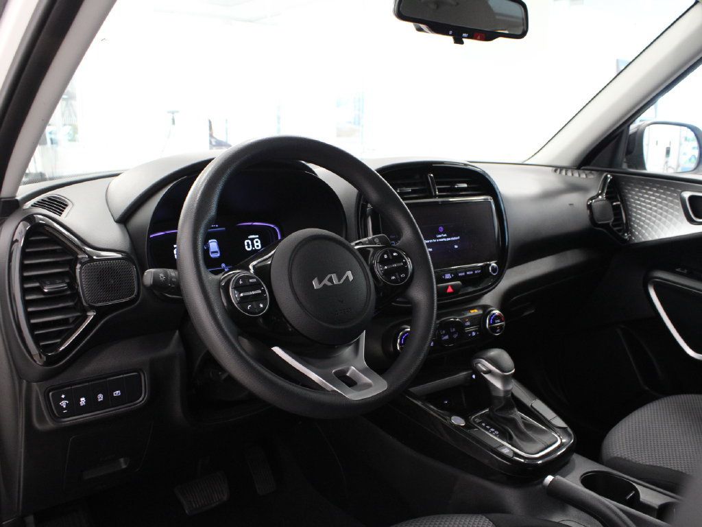 Used 2023 Kia Soul S FWD image 14