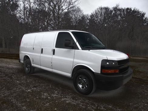 Used 2021 Chevrolet Express 2500 2500 Cargo w/ Driver Convenience Package image 4