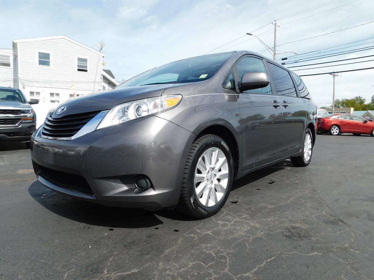 Used 2012 Toyota Sienna LE w/ Towing Pkg AWD/4WD image 32