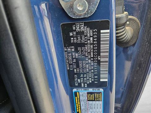 Used 2025 Kia Telluride S image 16