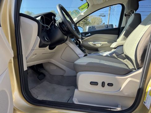 Used 2014 Ford Escape SE w/ Equipment Group 201A FWD image 15