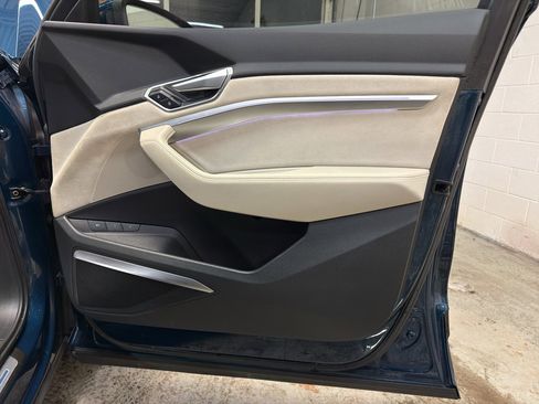 Used 2019 Audi e-tron Prestige w/ Prestige Package image 22