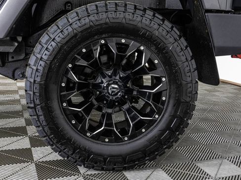 Used 2017 Jeep Wrangler Unlimited Sahara w/ Connectivity Group AWD/4WD image 48