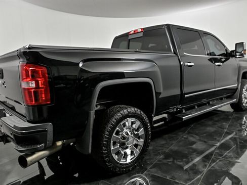 Used 2018 GMC Sierra 2500 Denali w/ Duramax Plus Package AWD/4WD image 8