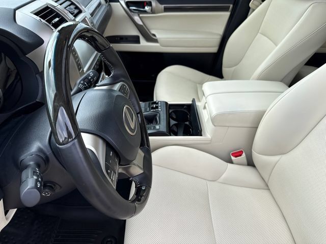 Used 2020 Lexus GX 460 Premium w/ Premium Package AWD/4WD image 19