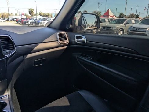 Used 2020 Jeep Grand Cherokee Altitude image 17