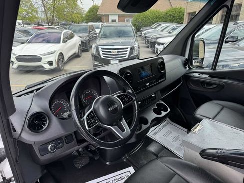 Used 2021 Freightliner Sprinter 2500 RWD image 11