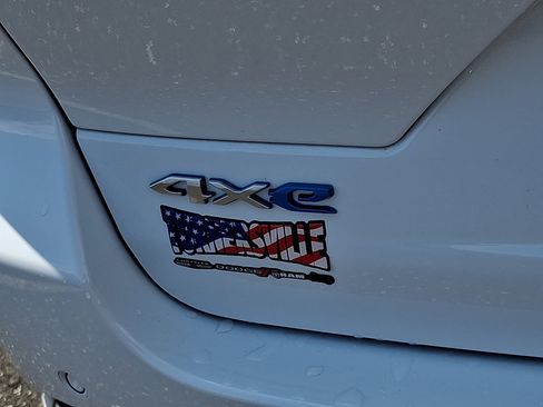 Used 2023 Jeep Grand Cherokee Summit AWD/4WD image 16