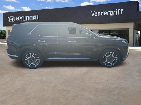 Used 2025 Hyundai Palisade SEL FWD image 3