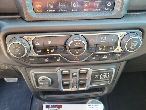 Used 2021 Jeep Wrangler Unlimited Sahara w/ Uconnect 4C Nav & Sound Group AWD/4WD image 22