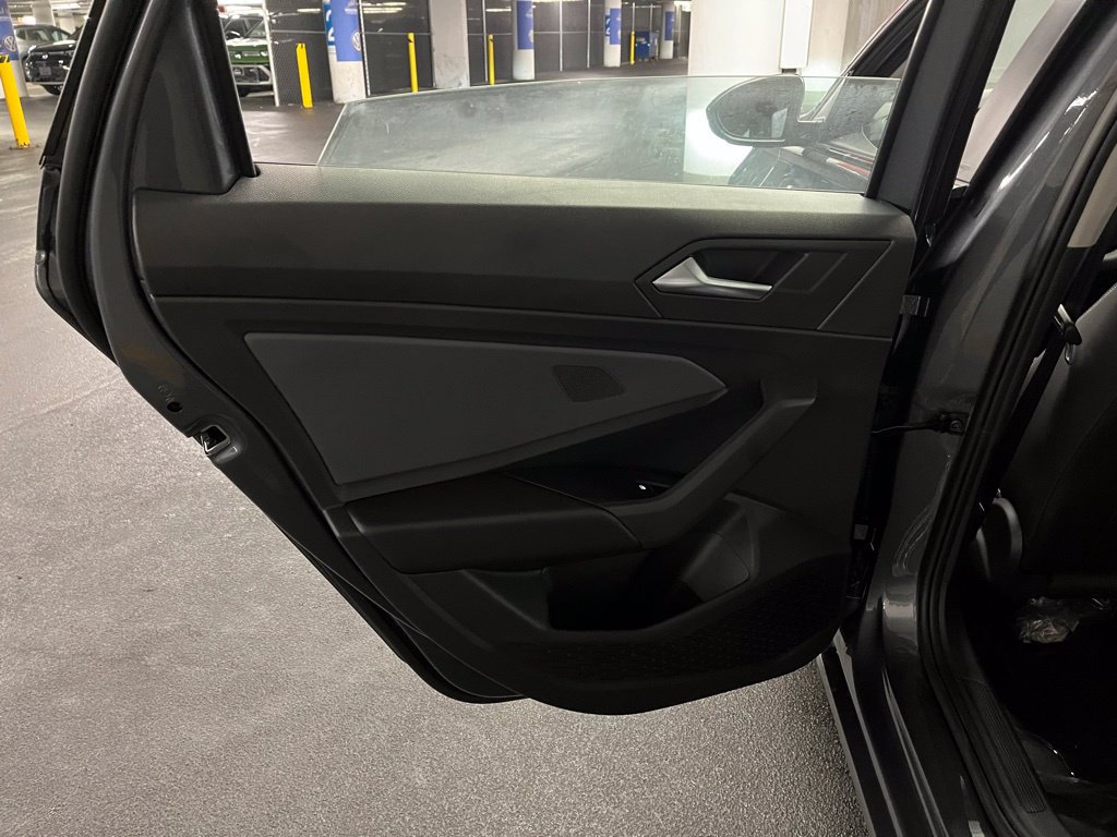 Used 2025 Volkswagen Jetta SE FWD image 16