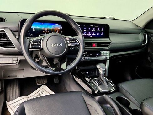 Used 2024 Kia Seltos EX FWD image 11
