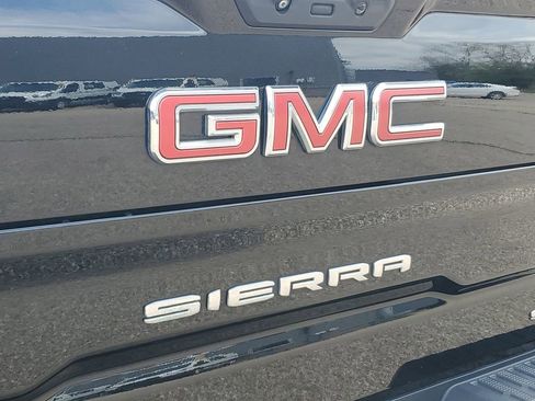 Used 2022 GMC Sierra 1500 SLT w/ SLT Premium Package AWD/4WD image 7