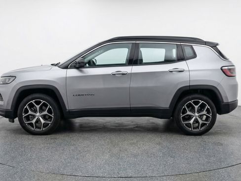 Used 2025 Jeep Compass Limited AWD/4WD image 5