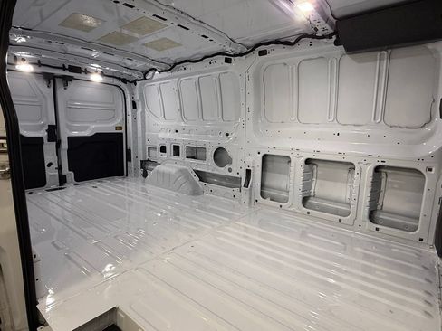 Used 2024 Ford Transit 250 Low Roof RWD image 24