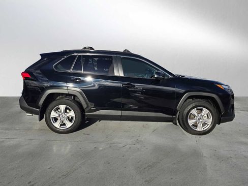 Used 2025 Toyota RAV4 XLE image 2