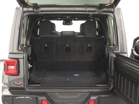 Used 2025 Jeep Wrangler Unlimited Sahara w/ Safety Group AWD/4WD image 13