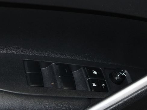 Used 2023 Toyota Corolla Cross LE FWD image 9