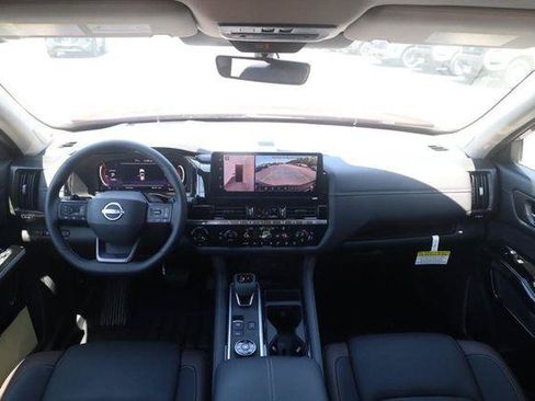 New 2026 Nissan Pathfinder Platinum AWD/4WD image 7
