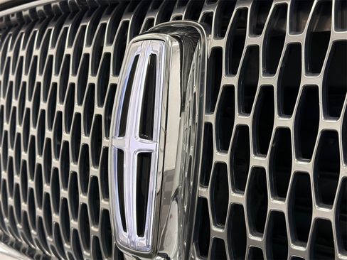 Used 2022 Lincoln Navigator L Reserve w/ Equipment Group 201A image 16