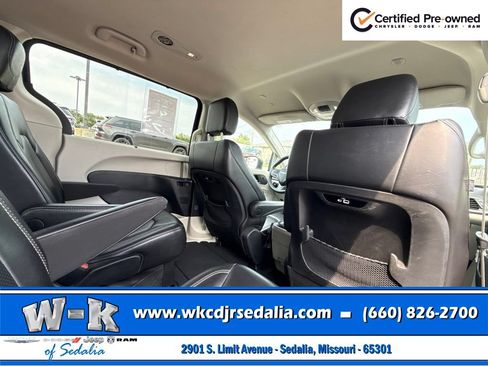Certified 2023 Chrysler Pacifica Touring-L FWD image 32