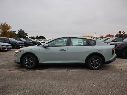New 2025 Kia K4 LXS image 4