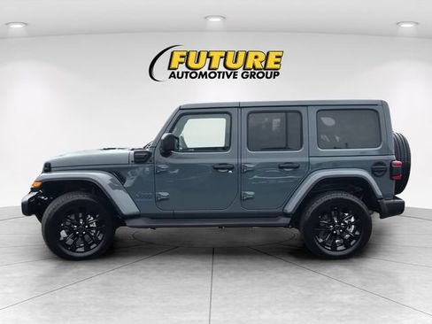 Used 2025 Jeep Wrangler Unlimited Sahara AWD/4WD image 7
