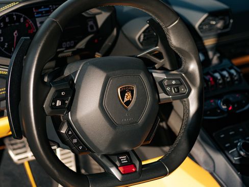 Used 2016 Lamborghini Huracan LP 610-4 AWD/4WD image 19