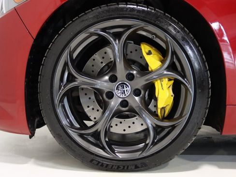 Used 2018 Alfa Romeo Giulia Quadrifoglio w/ Driver Assist Dynamic Package image 80