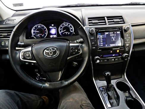 Used 2015 Toyota Camry XLE w/ Moonroof Package FWD image 17